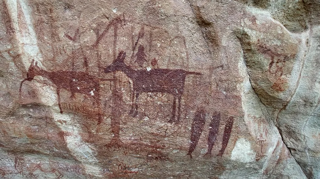 Grotschilderingen in Telangana, het huidige India, waar onze voorouders in hun toenmalige woningen de basis legden voor onze cultuere uitingen.