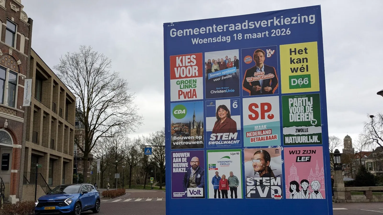 De lokale overheid zou dicht bij de burger staan, maar is vaak een dekmantel voor bezuinigingen doorvoeren. Inwoners van Zwolle raken ook met extreemrechts gefrustreerd, getuige de vernielde FvD-poster.