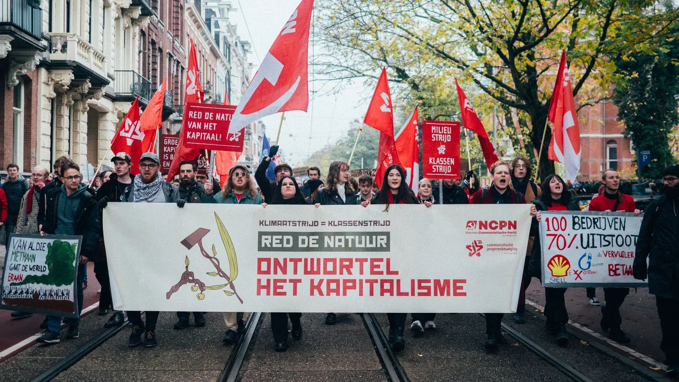 Onder het kapitalistische systeem zal het klimaatprobleem nooit vrijwillig worden aangepakt door de heersende klasse. Dus ontwortel het kapitalisme, klimaatstrijd is klassenstrijd