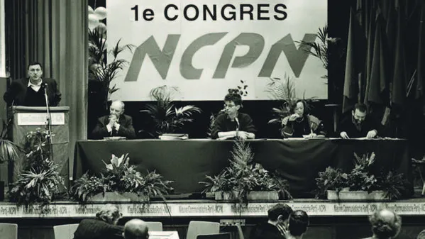Corry (tweede van rechts) op het oprichtingscongres van de NCPN.