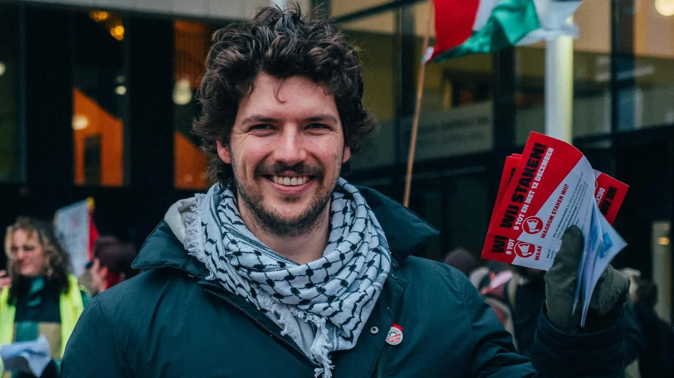 Sam Hamer voert actie met UvA-collega's en studenten voor het verbreken van de banden met Israëlische instellingen