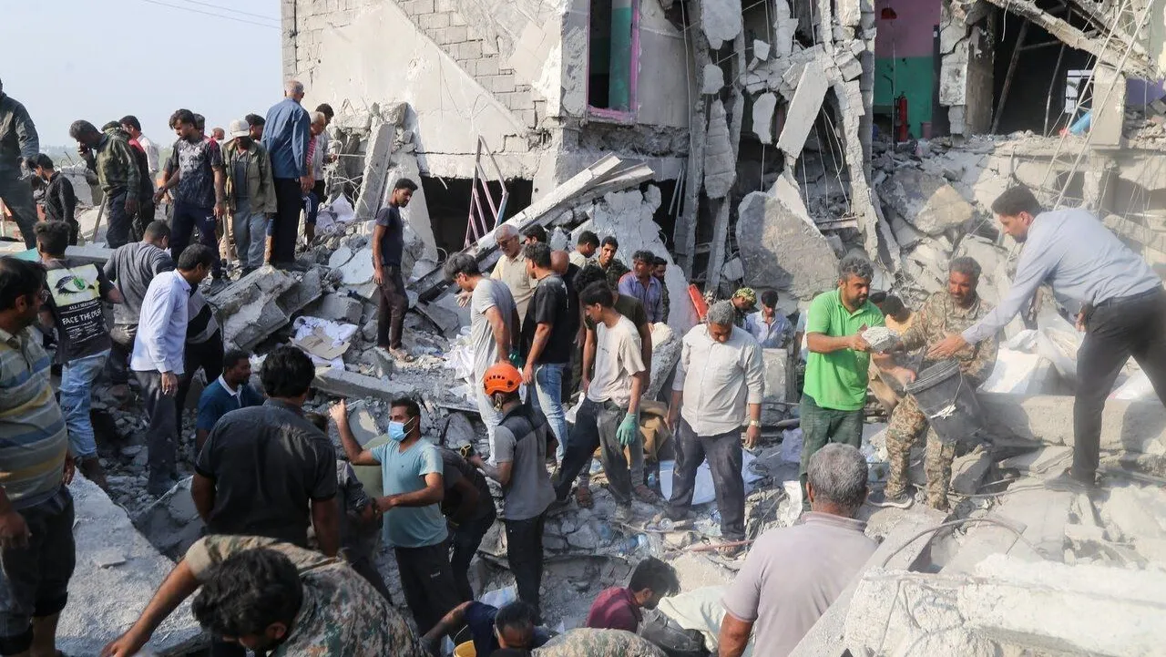 Dodelijk bombardement op een basisschool voor meisjes in de stad Minab
