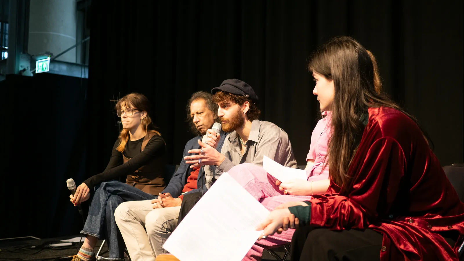 Vertegenwoordigers van de FNV, ASVA, SRVU en Commissie Bedrijven- en Vakbondswerk van de NCPN in een panelgesprek