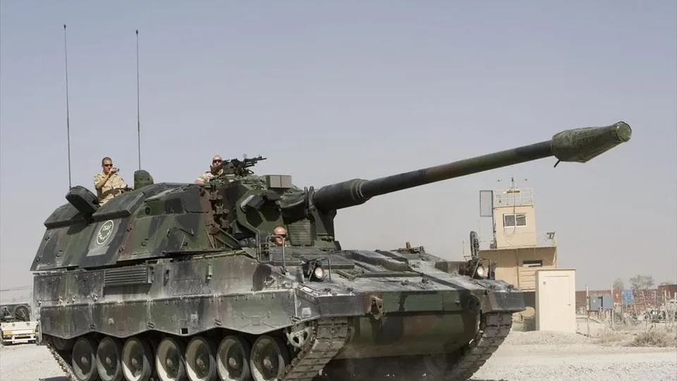 Een tank. Afhankelijk van je perspectief zie je hier wapentuig bedoeld om mee te doden, of een kans om geld te verdienen.