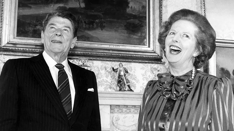 Reagan en Thatcher representeren het idee van ‘kapitalisme met een menselijk gezicht’, al zijn de gevolgen nog altijd voelbaar voor de werkende klasse.