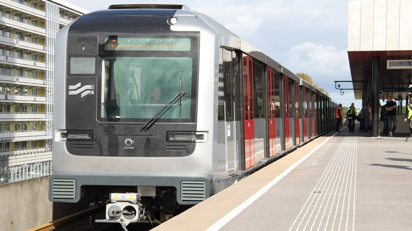 Een metrotrein in Amsterdam.