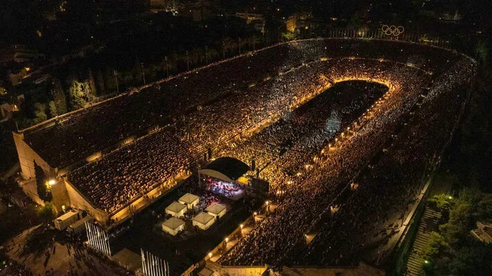 Het enorme Kallimarmaro-stadion zat propvol, zoals te zien is in deze luchtfoto